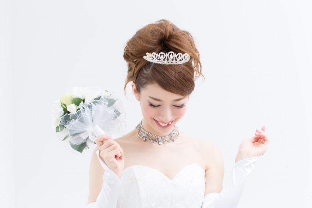 結婚が決まった！まずやる事と色々な手続き、貰えるお金など